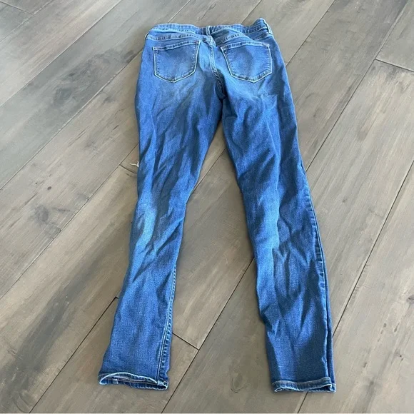 Old navy rockstar skinny jeans - Picture 2 of 3